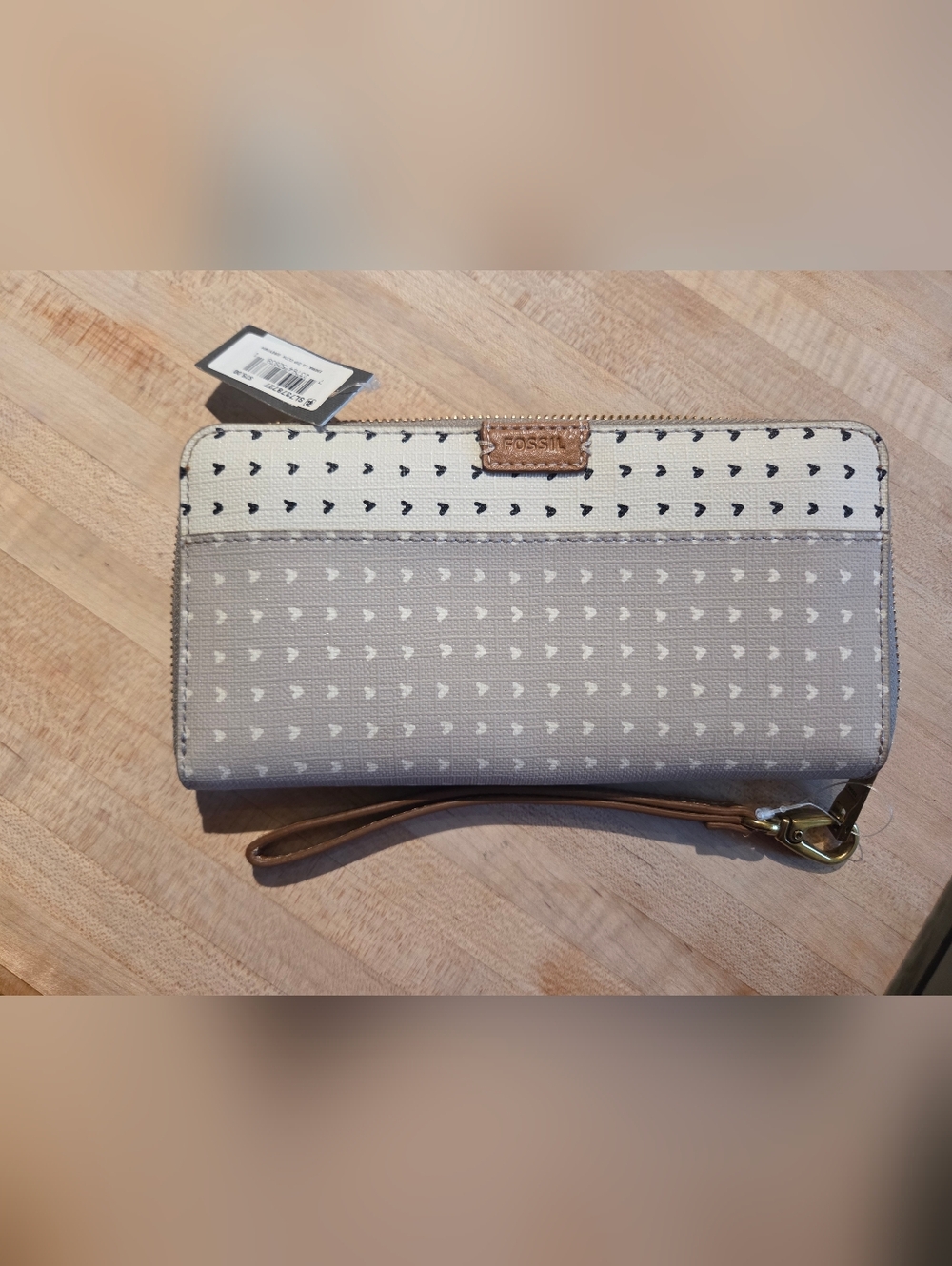 FOSSIL Wristlet Wallet in Taupe and White with Heart Print Nwt